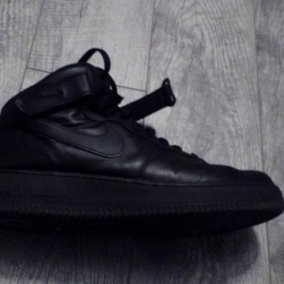 solid black air force ones